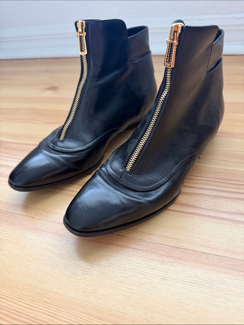 Tods Black Leather Front-Zip Ankle Boots - Women's 39 (9) need repair